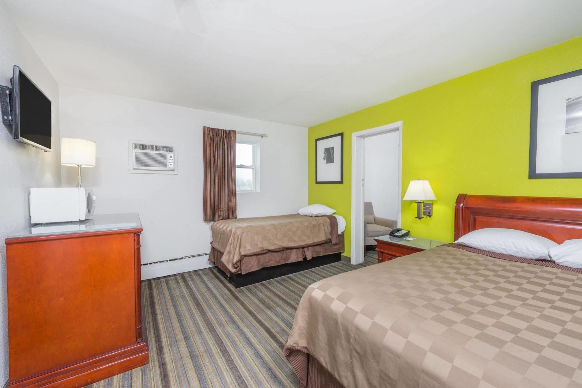 Rodeway Inn Pittsfield Εξωτερικό φωτογραφία