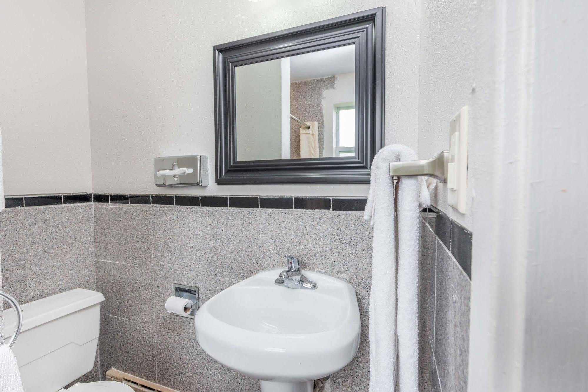 Rodeway Inn Pittsfield Εξωτερικό φωτογραφία