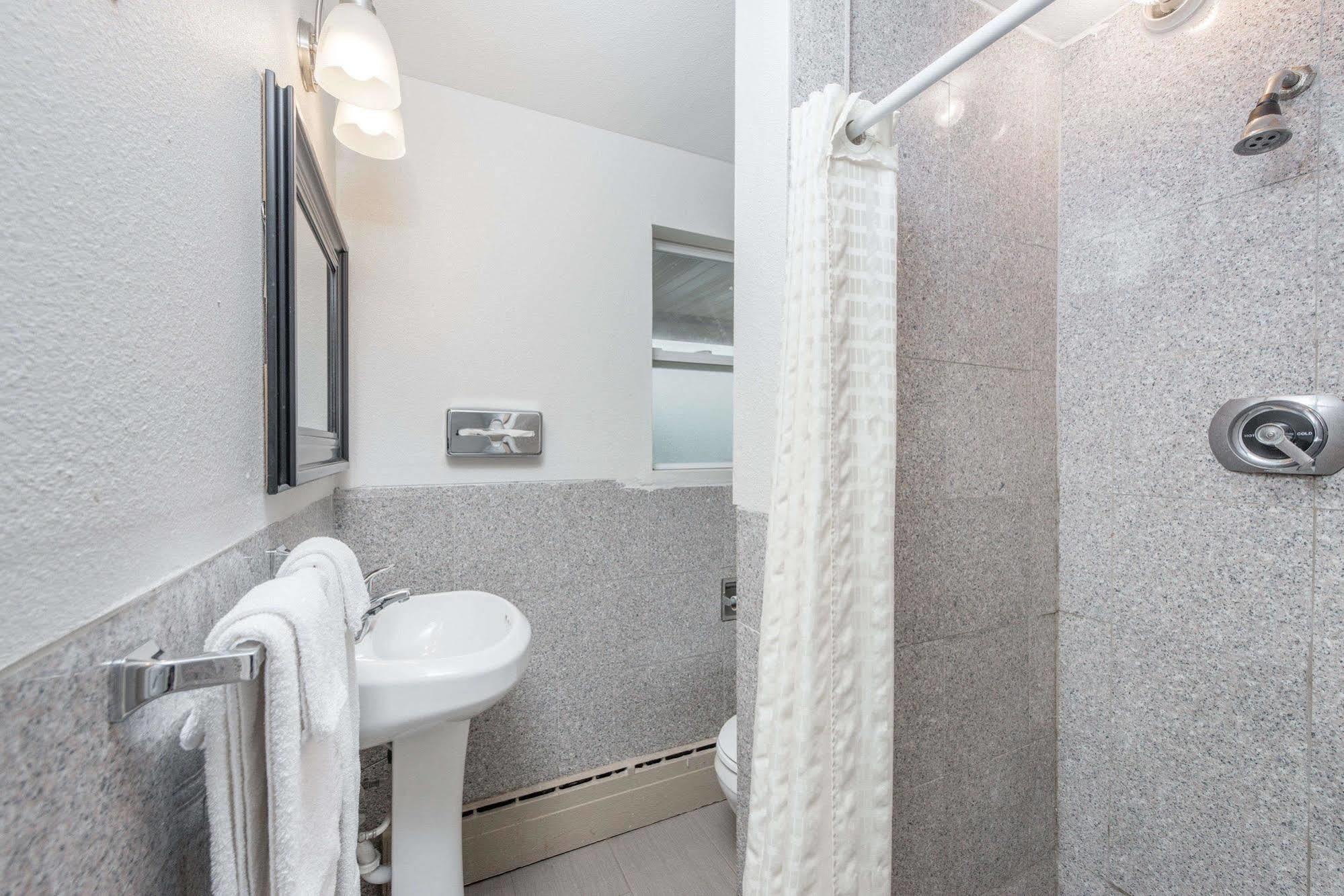 Rodeway Inn Pittsfield Εξωτερικό φωτογραφία